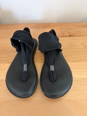 Sanuk flat sandals